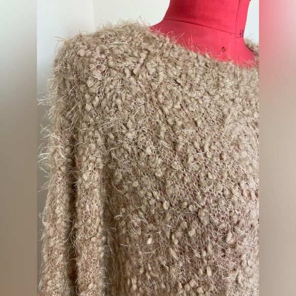 Mystree Fuzzy Sweater (M) - Picture 4 of 7